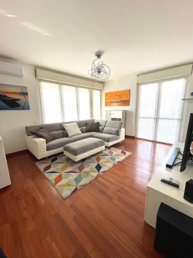 Elegant Apartment In Milan With Panoramic Terrace Luaran gambar